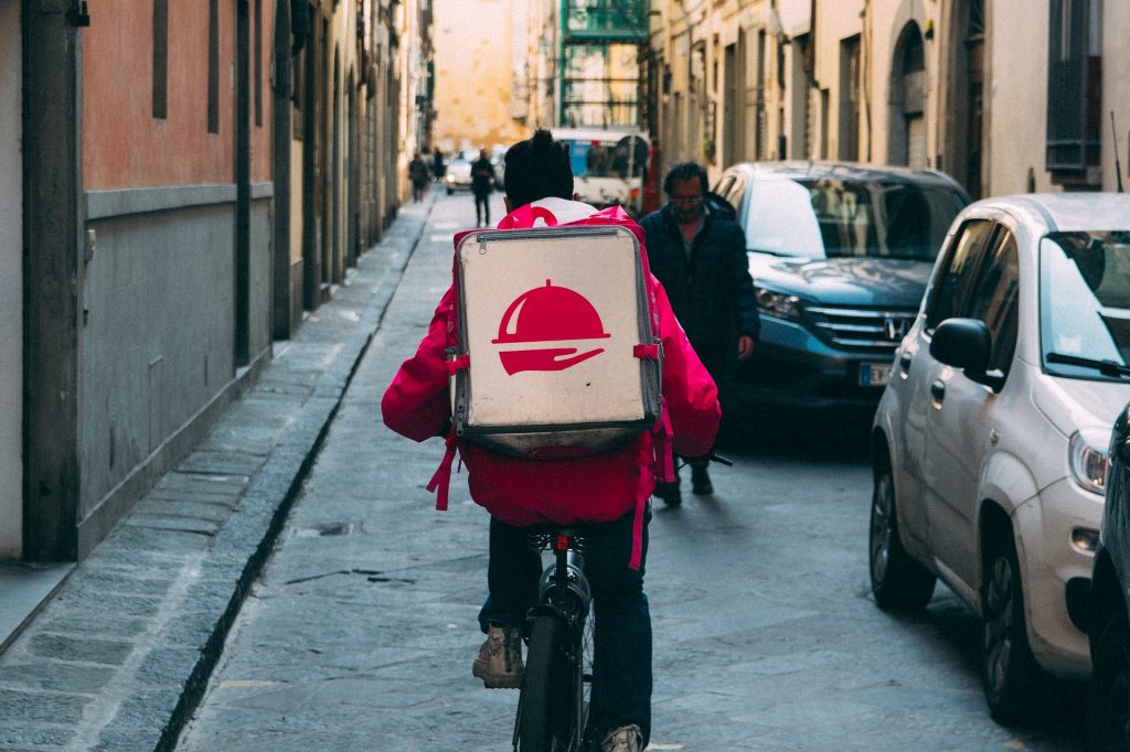 Cloud kitchen delivering 